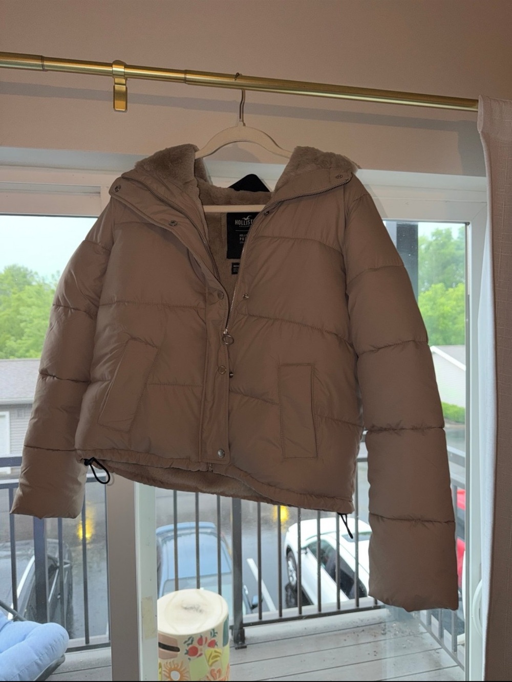 Hollister Neutral Beige Short Puffer Coat with Sherpa Hood